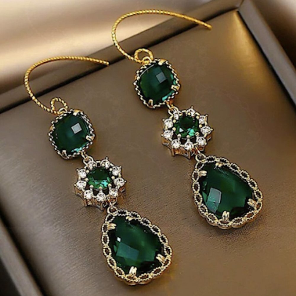 EMERALD GREEN 18K GOLD PLATED THREADER EARRINGS